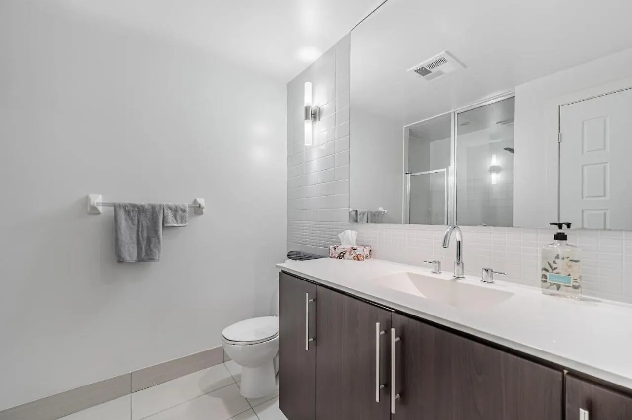 Apartment Metro Zen At James Cooper Mansion Toronto